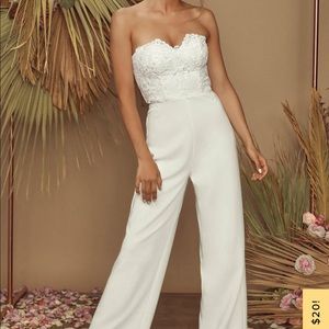 New with tags Lulu’s white jumpsuit / romper. Size XL